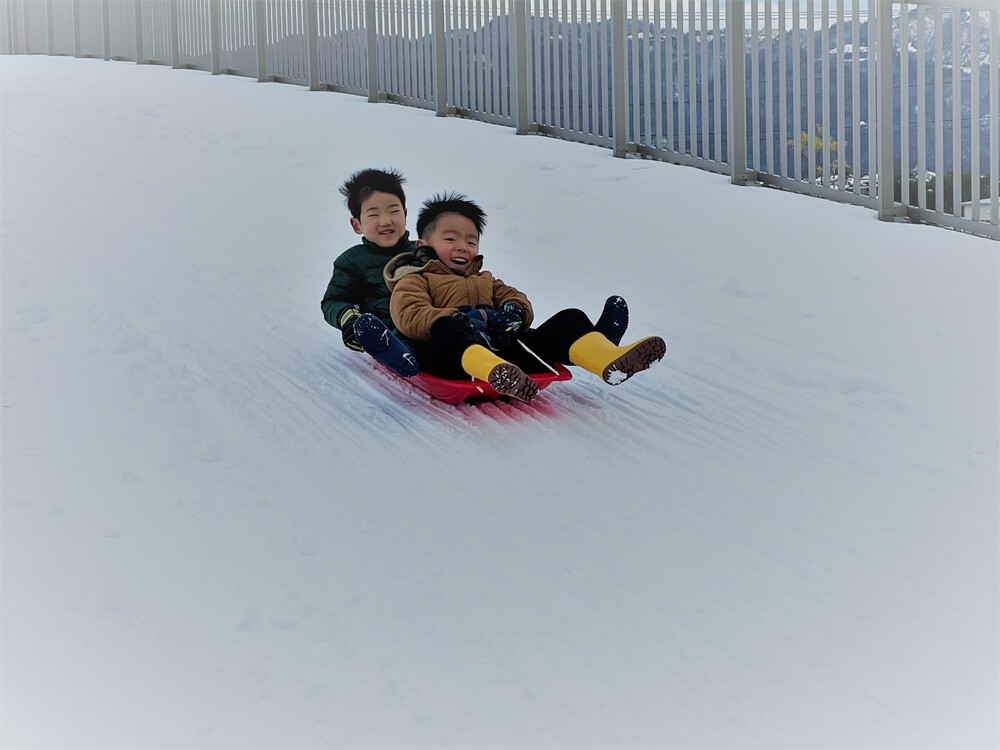 雪遊び