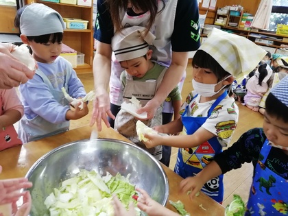 手でちぎって芋汁