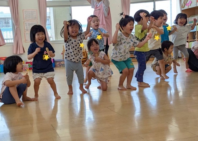 だーるまさんがこーろんだ！