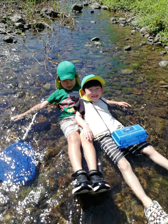 川のお水は冷たくて
